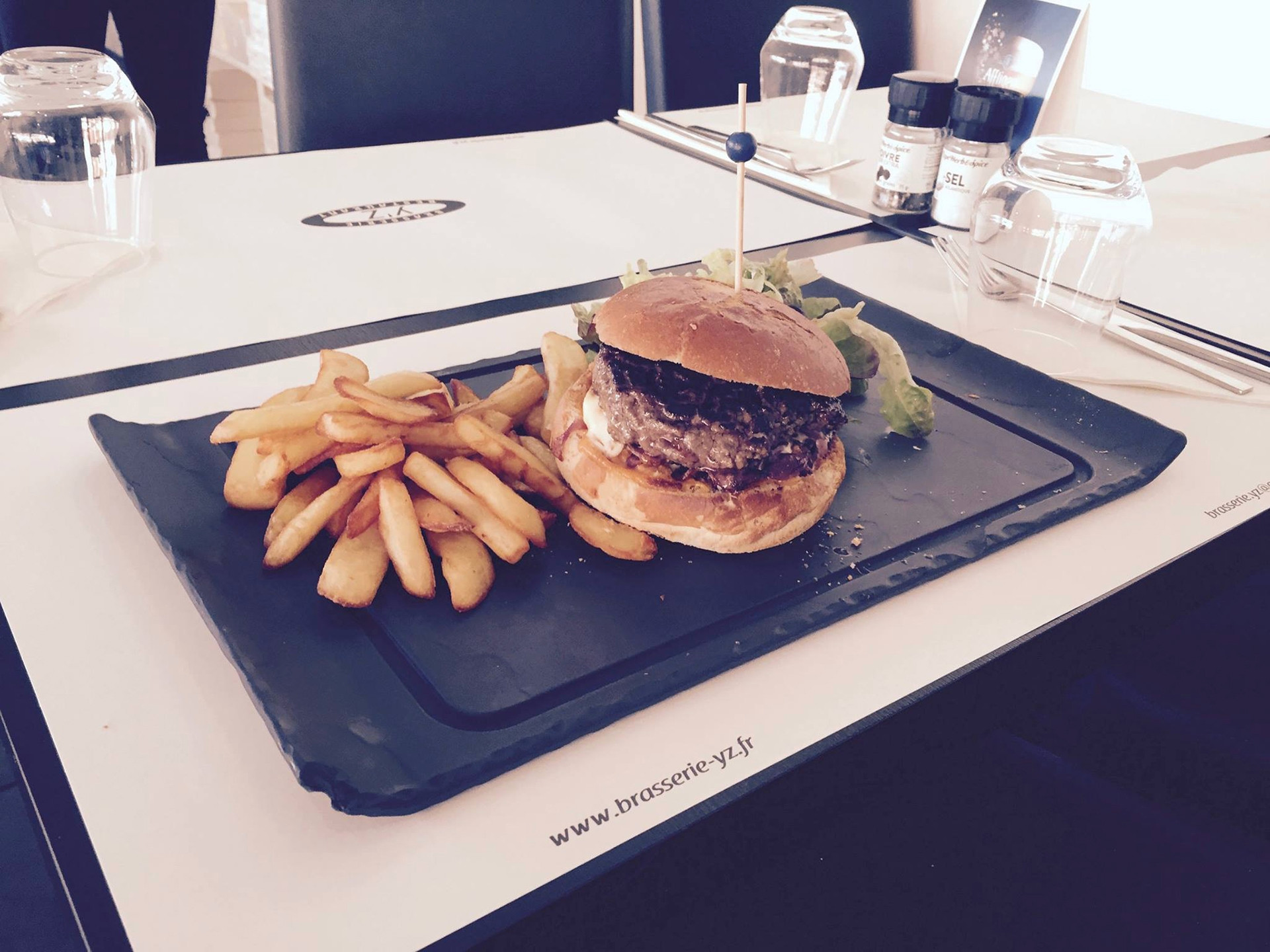 Brasserie Y Z