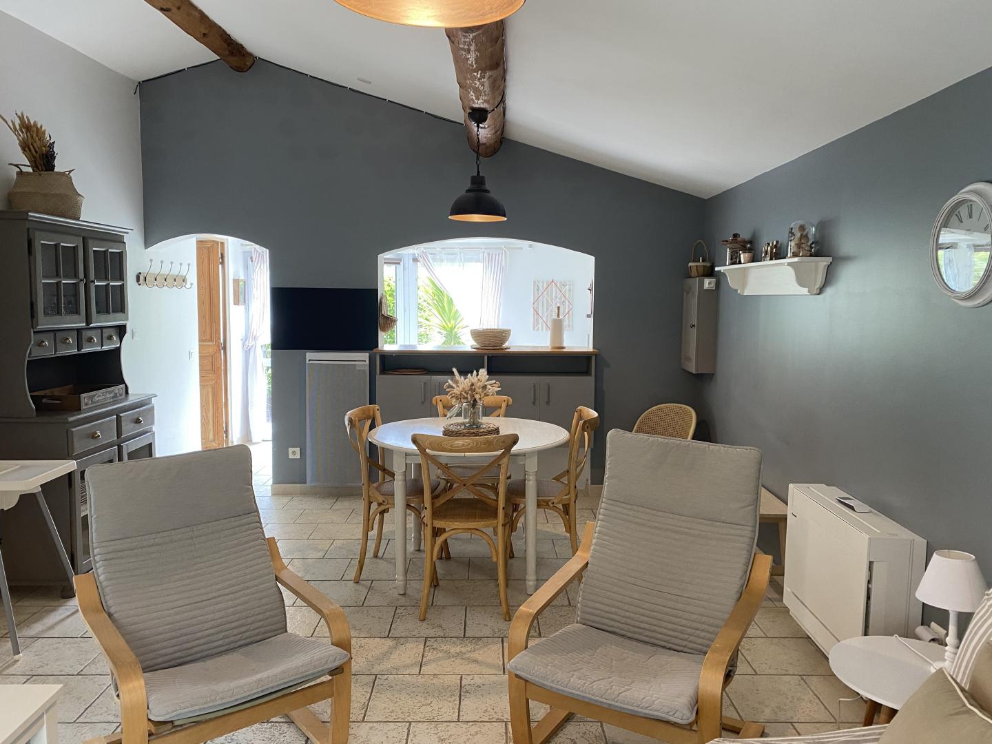 Les Bressières, Sénas - photo 16