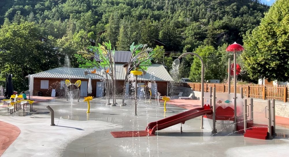 Les Fontaines du Verdon : aire de jeux aquatiques extérieure