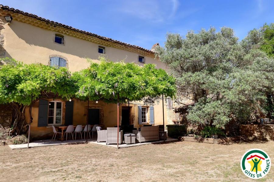 Le gîte et sa pergola