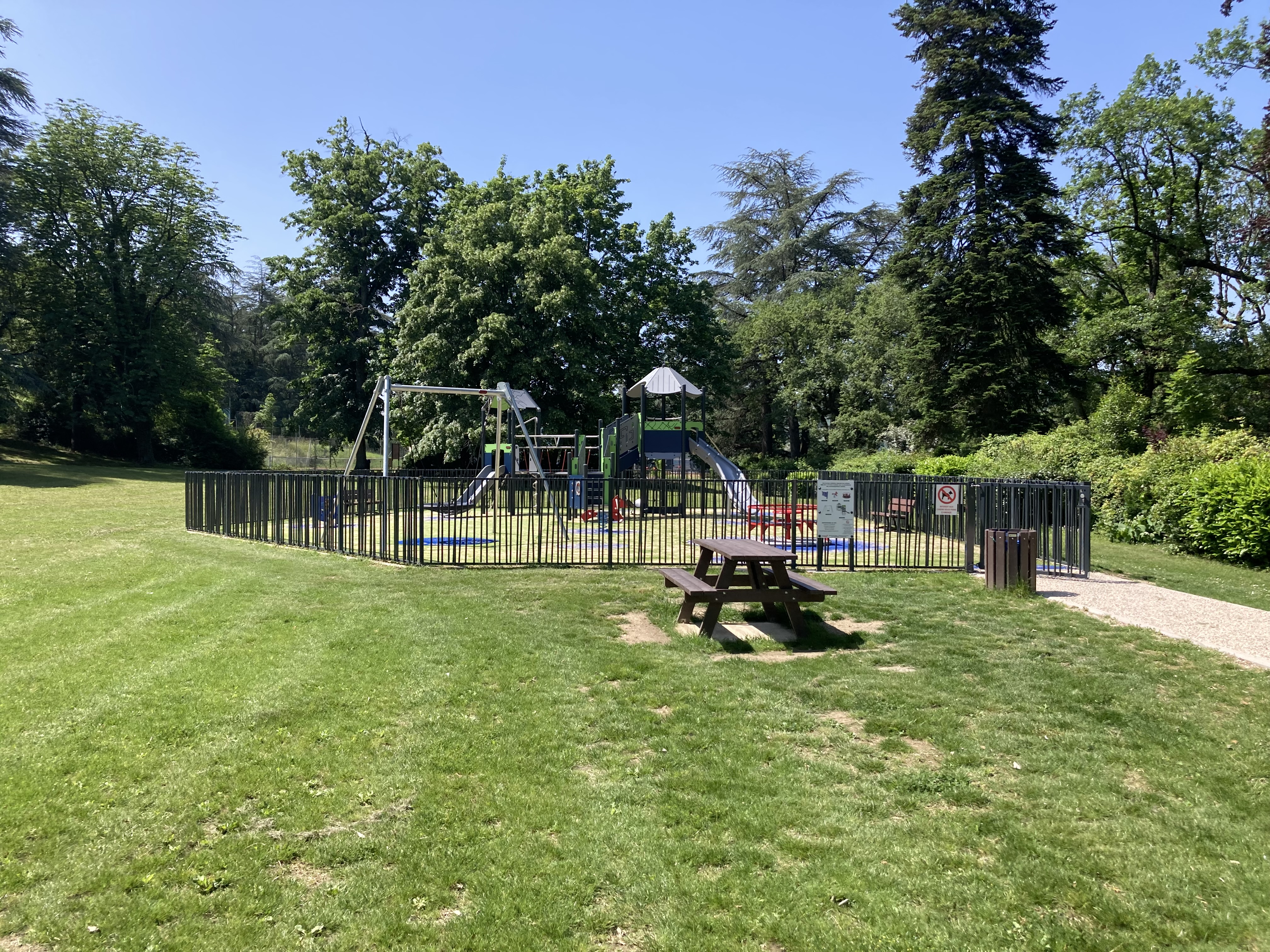 Parc de la ronceraie Laveyron