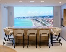 Espace îlot central - avec son écran géant LED