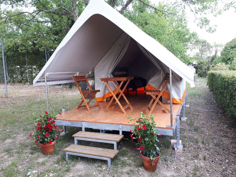 Tente aménagée - Camping les silhols