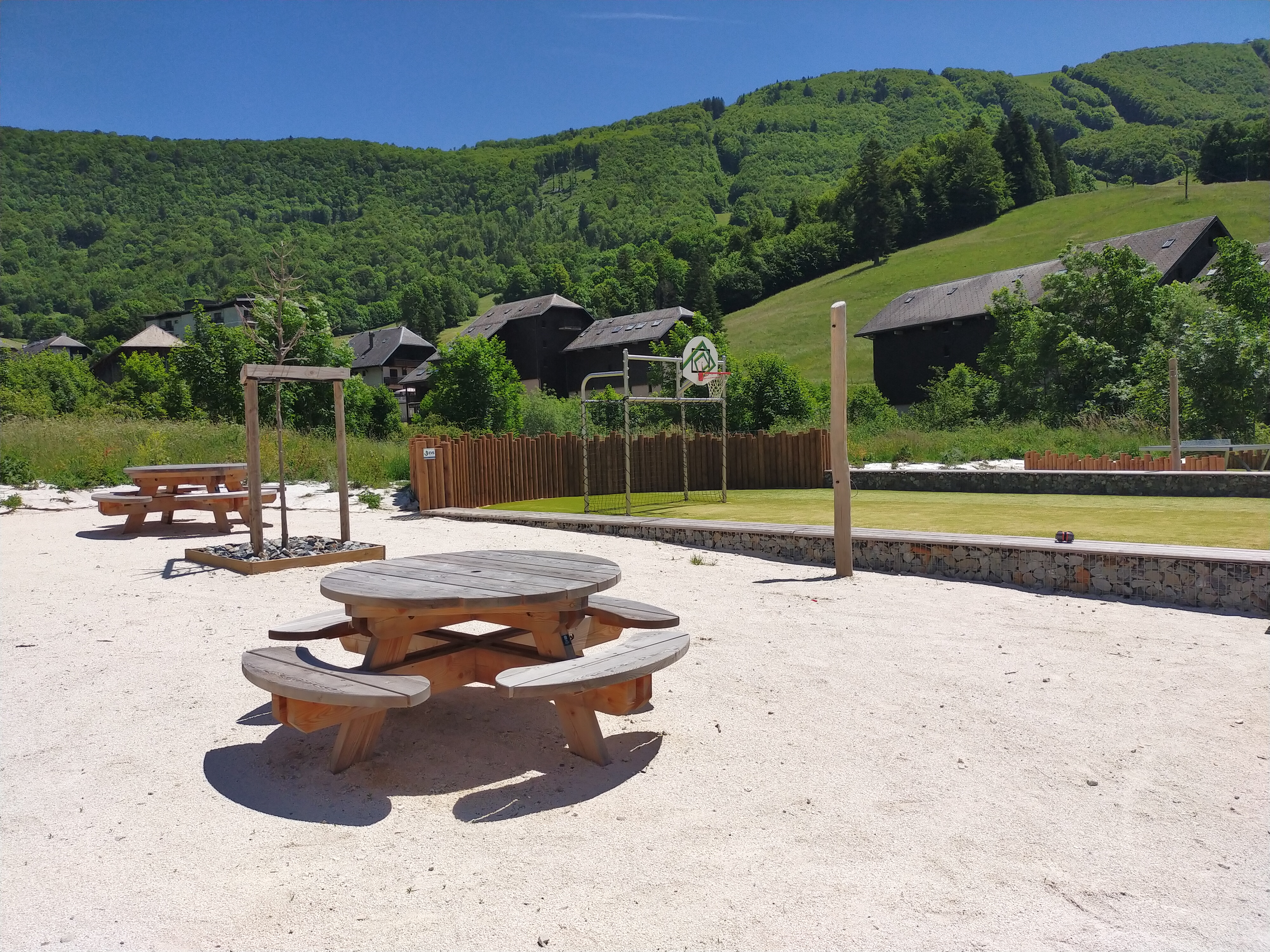 Terrain multi-sports - Les Croës’Bau’jeux — Golf & Sports extérieurs à Savoie