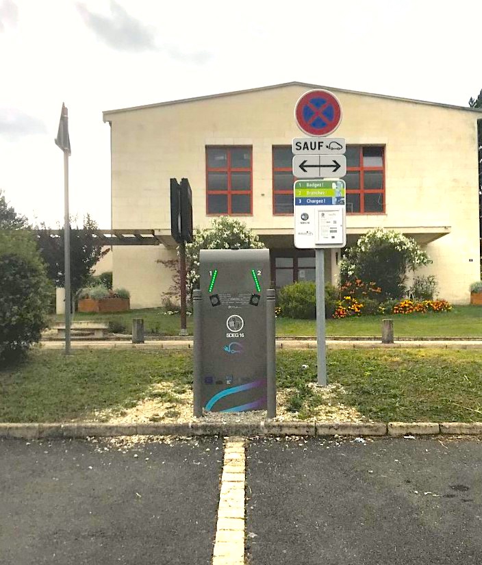 Borne de recharge pour voiture électrique MObiVE