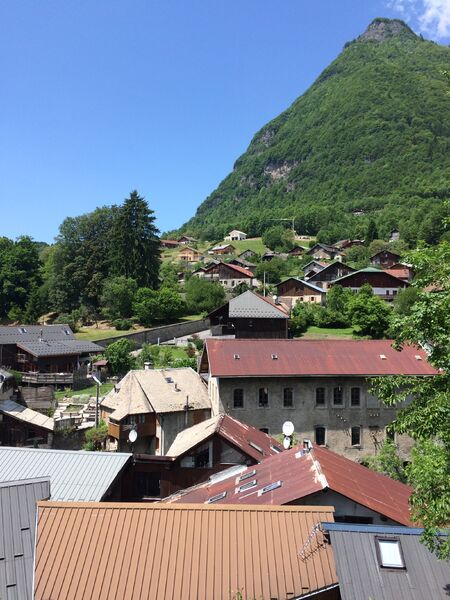 Taninges au pied du Pic de Marcelly