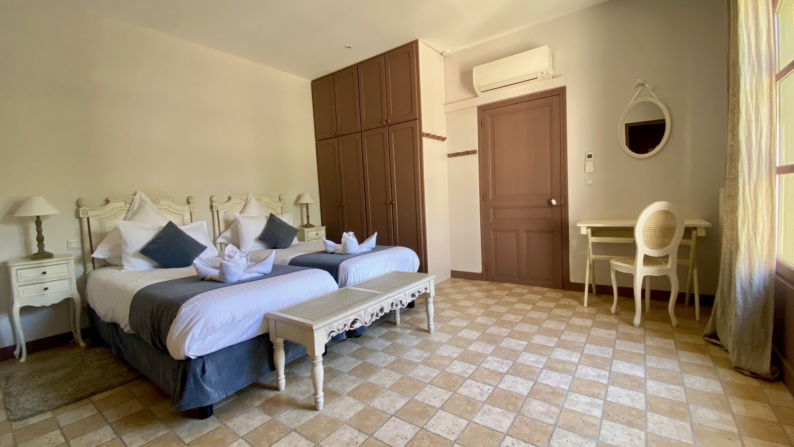 GÎTE LES OLIVIERS - La Maison de Line