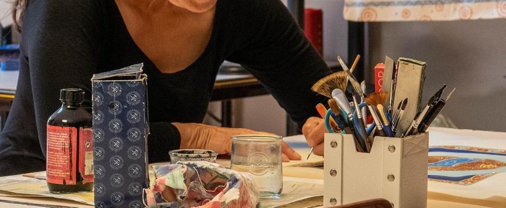 Marché des créateurs : atelier lettrines sur papyrus ou parchemin