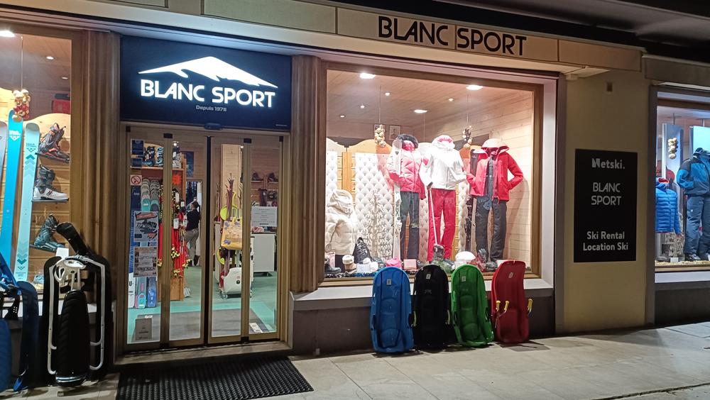 Devanture du magasin Blanc Sport Devanture du magasin Blanc Sport