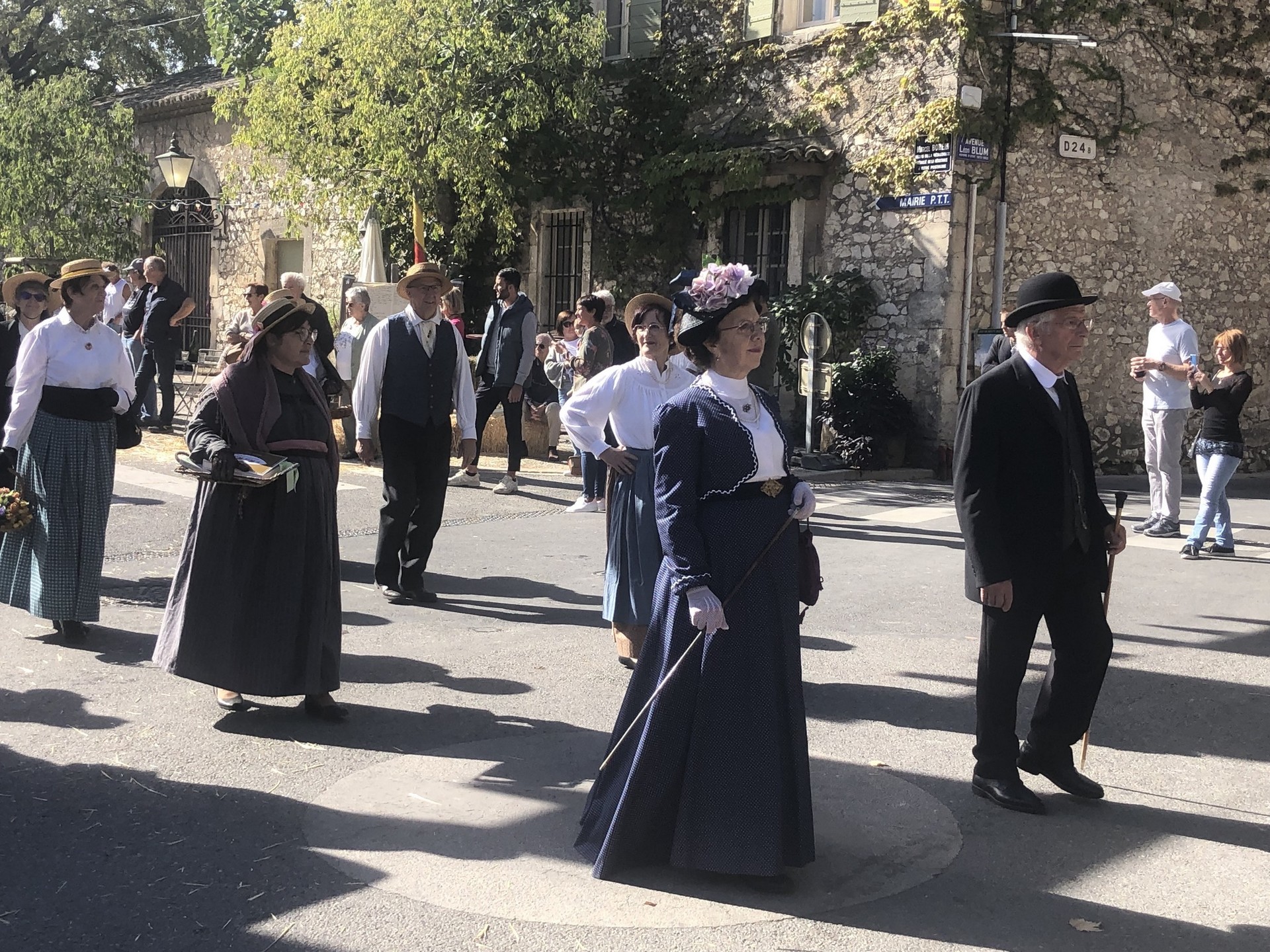 Foire de la Sainte-Thérèse Eygalières_défilé