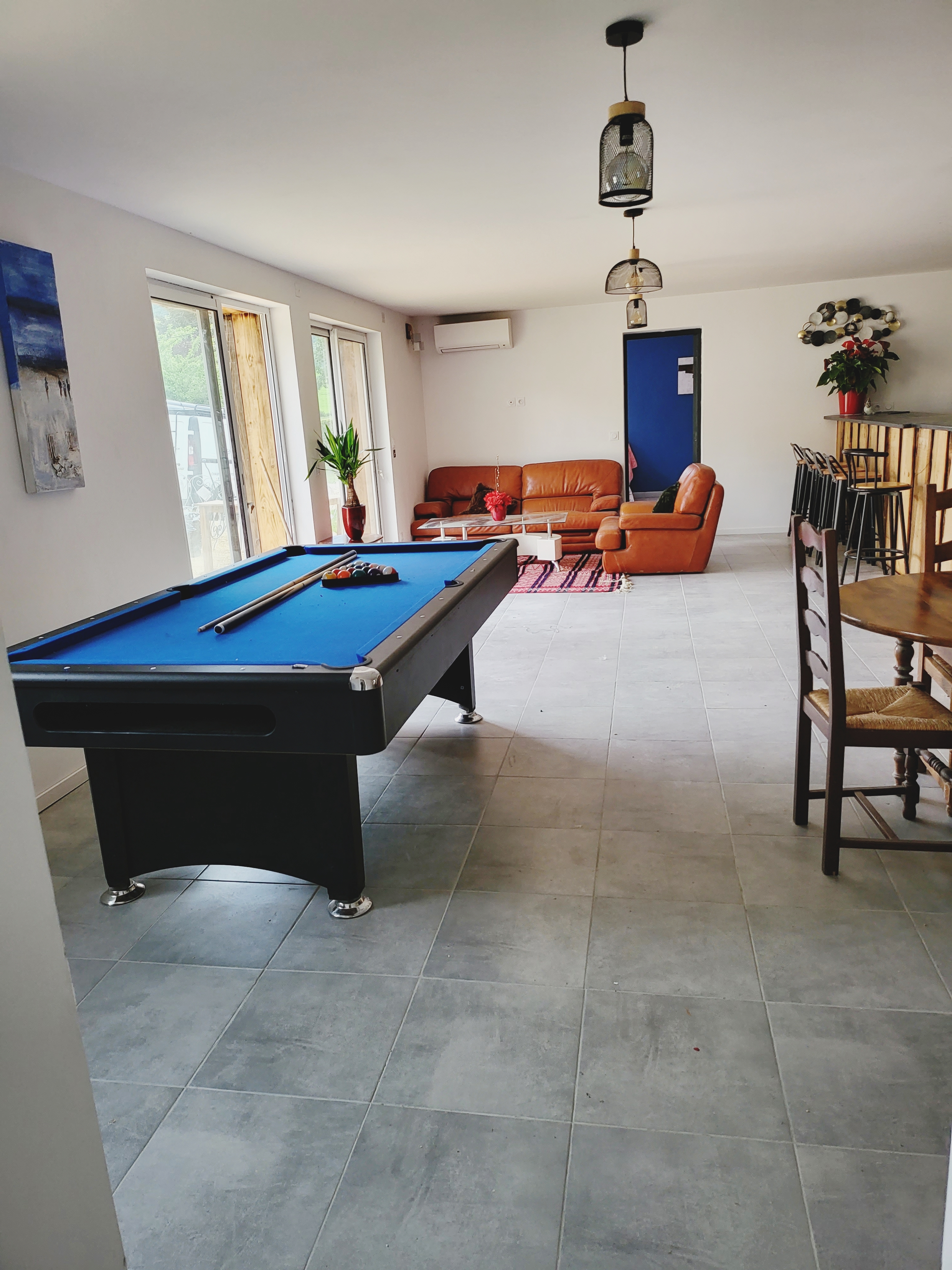 Aux chambres d'hôte Le bonheur du royans vous pourrez jouer au billard sur place.
