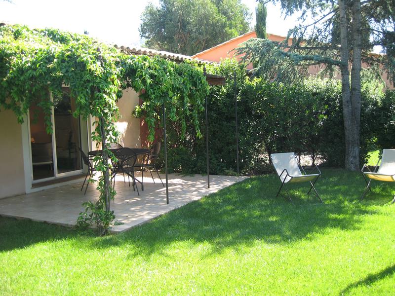 Jardin privé, clôturé et sans vis-à-vis avec Terrasse