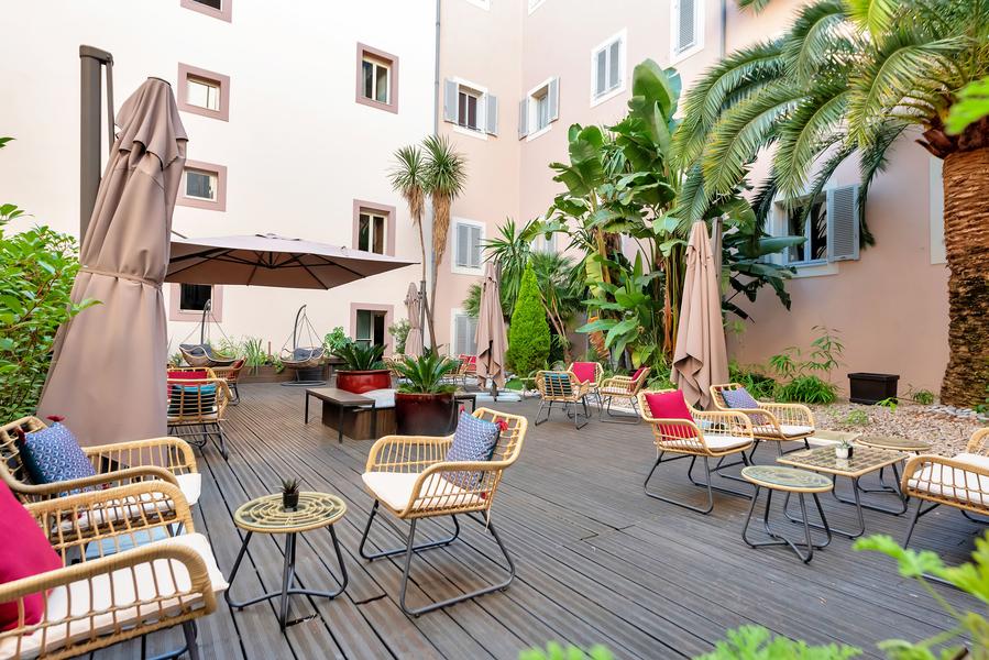 Patio Intérieur Hôtel Beau Rivage