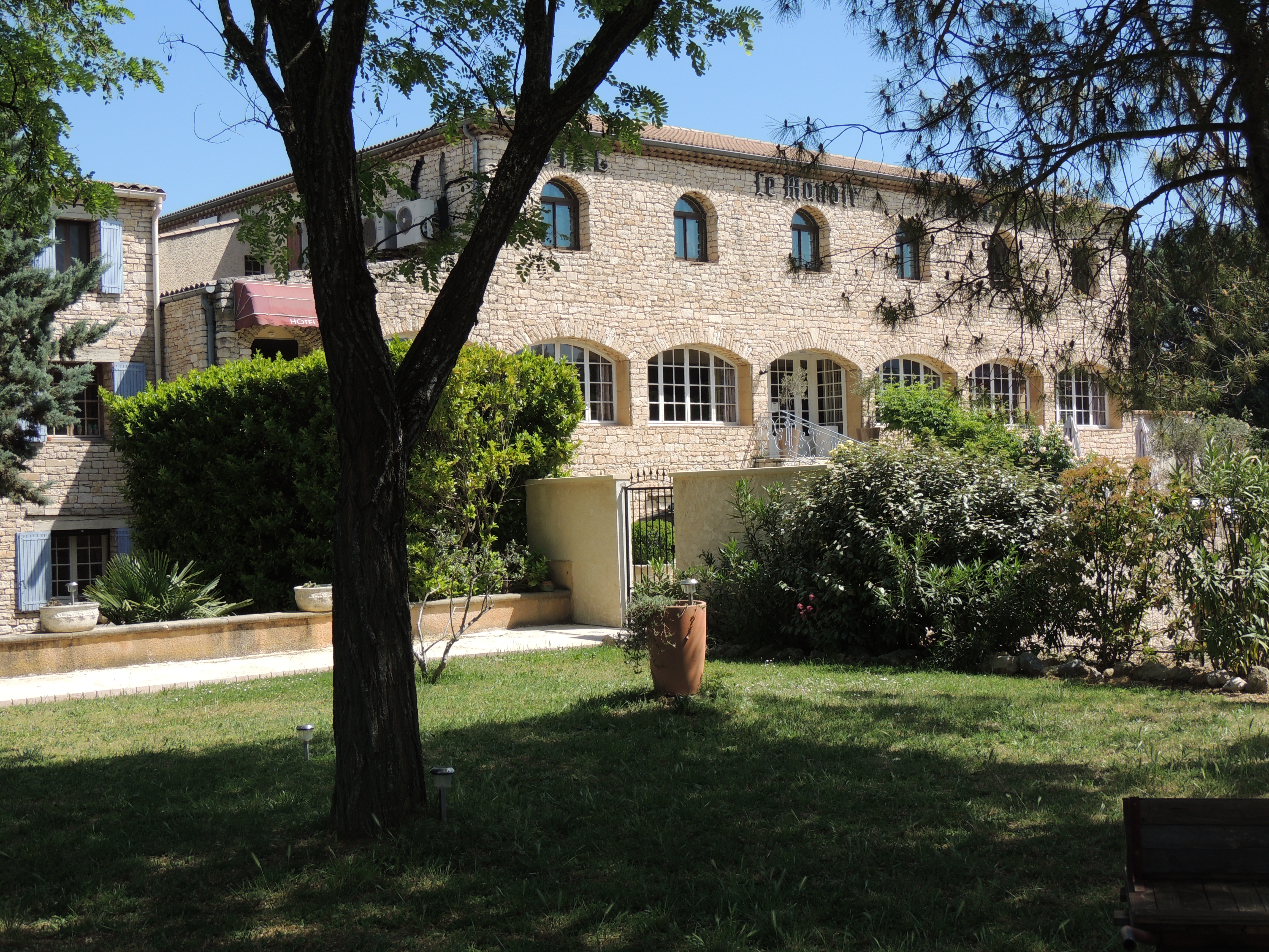 Hôtel Restaurant Le Manoir — Hôtels & Résidences à Vaucluse