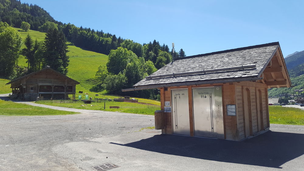 Toilettes publiques Ferme de la nature