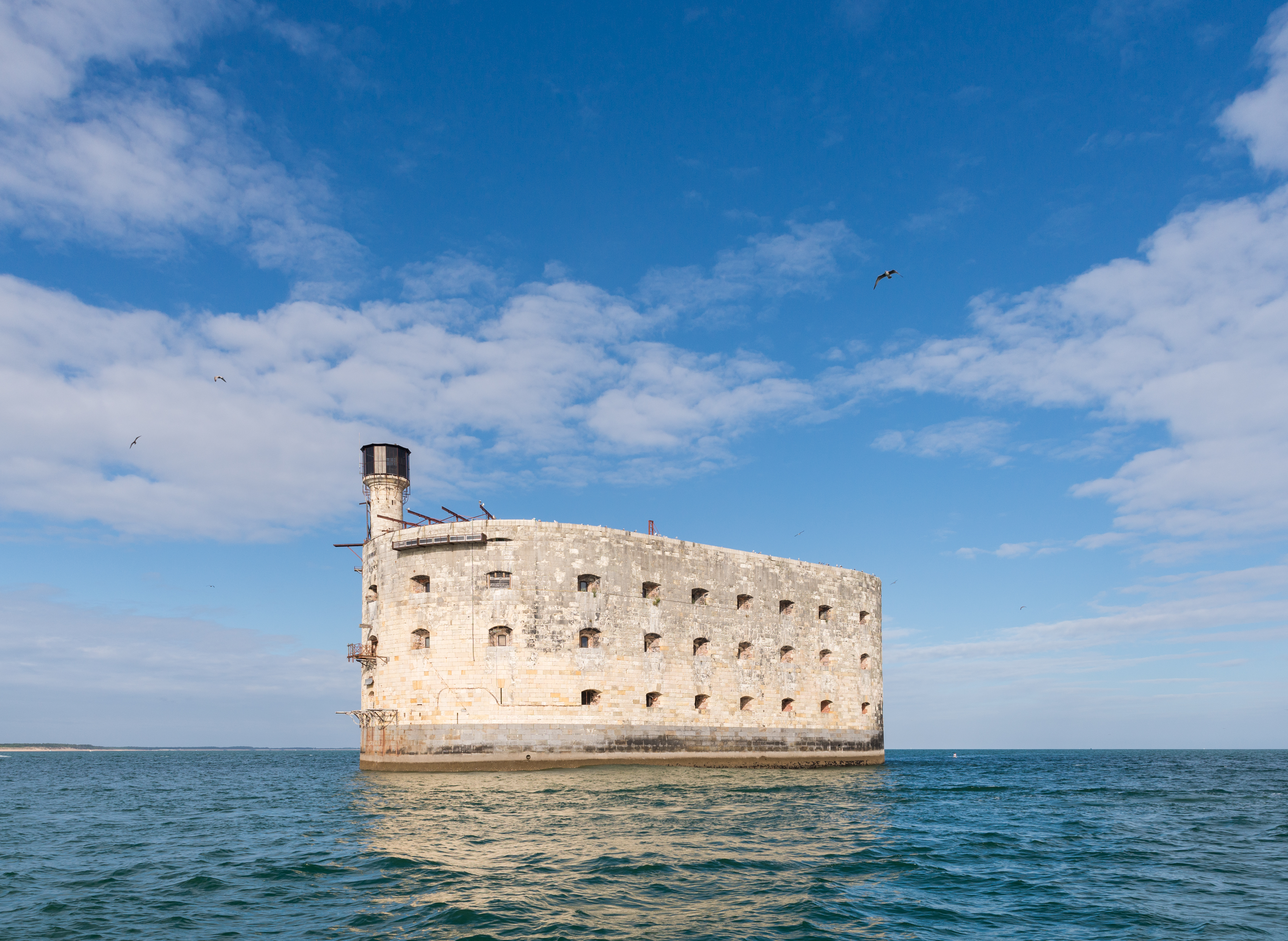 Promenade en mer avec tour de fort Boyard commenté – Compagnie Interîles