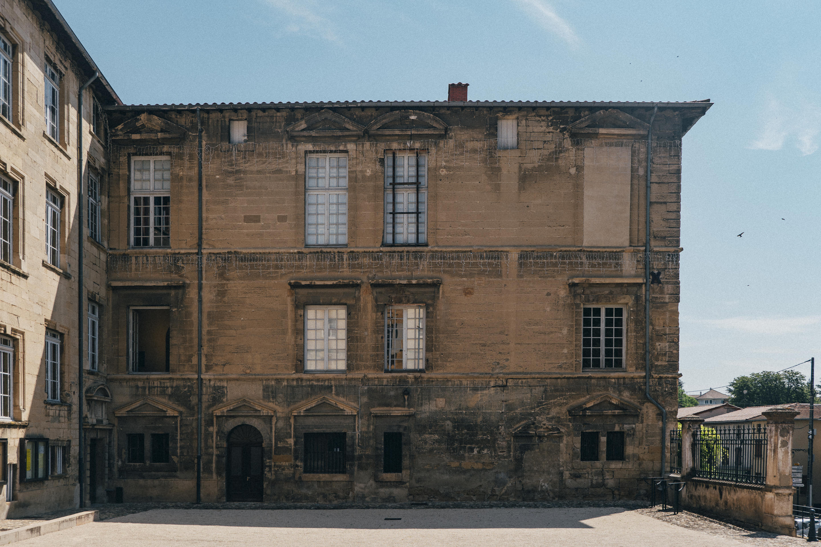 RDV de l'Office de Tourisme - Découvertes des patrimoines : « La vie de Château » spectacle déambulatoire au Château de Roussillon