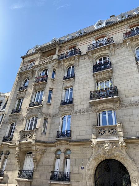 Façade de l'immeuble du 15 rue Gabrielle à Charenton-le-Pont 