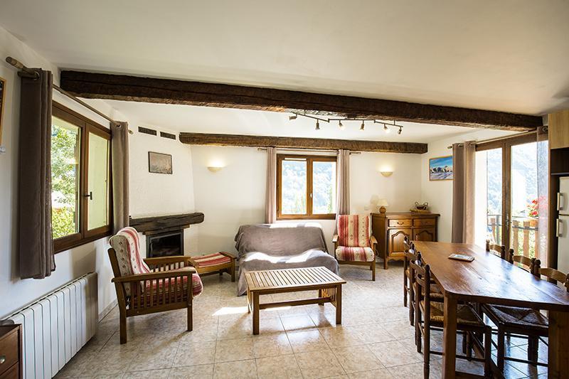 Gîte Les Cytises-Séjour/Coin repas-Saint-Étienne-de-Tinée-Gîtes de France des Alpes-Maritimes