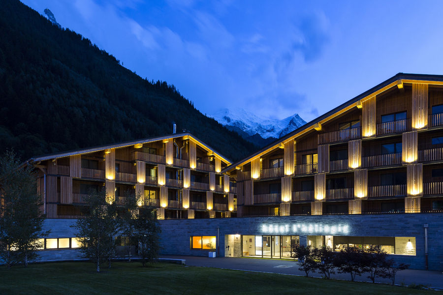 Façade Hotel
