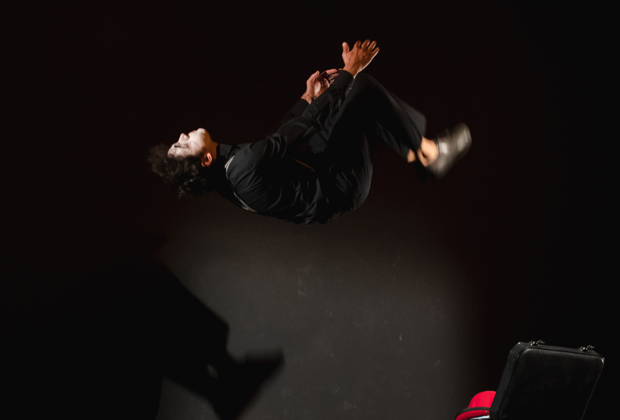 From a suitcase - Spectacle Est Dans La Rue_La Toussuire