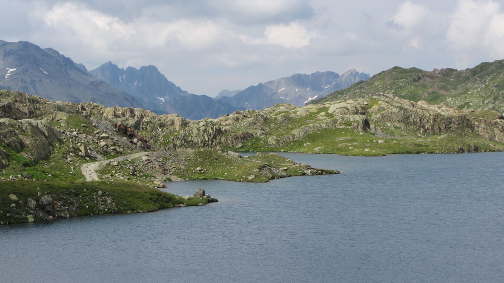Les trois lacs et refuge de l'Etendard