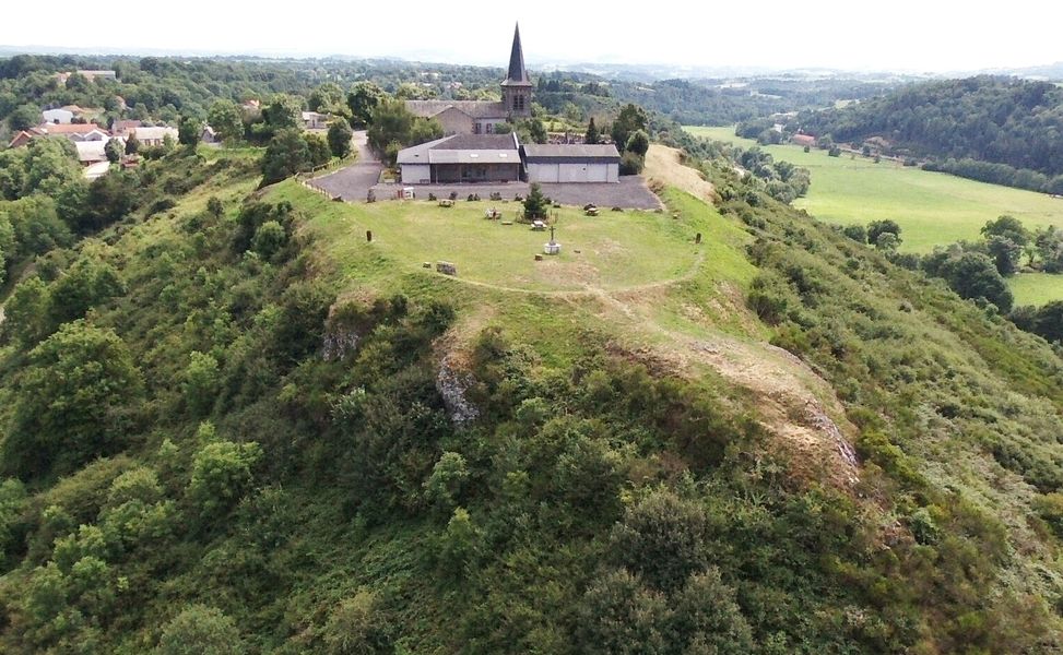 Aire de pique-nique - Butte de Saint Pierre le Chastel