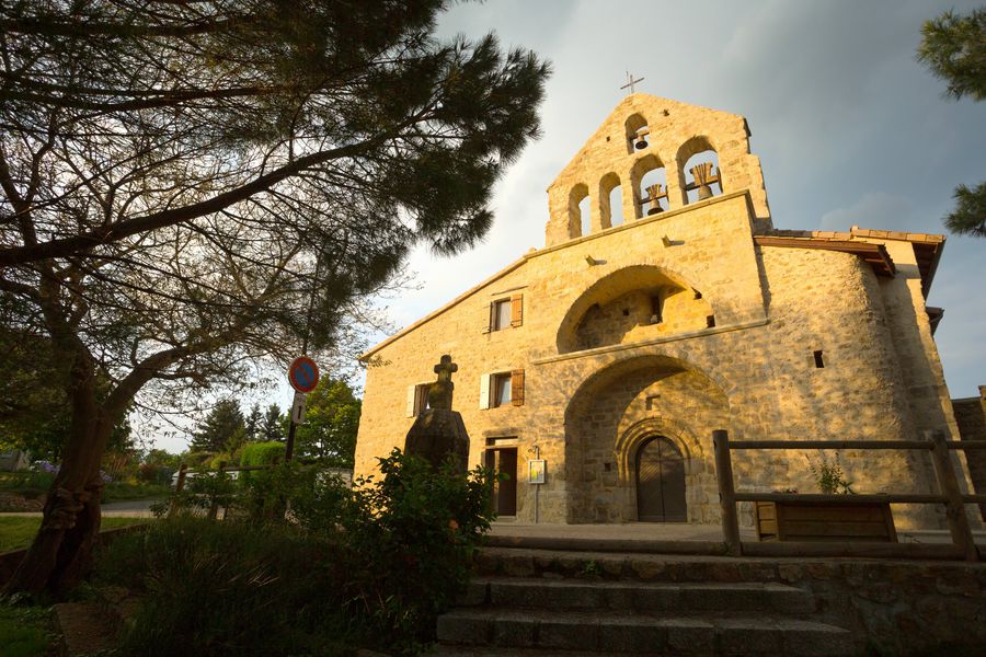 Fabras - L'église romane St pierre aux liens ©S.BUGNON