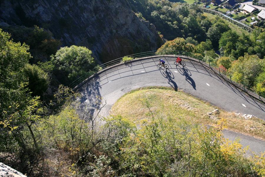 Col du Chaussy et de la Madeleine par les lacets de Montvernier