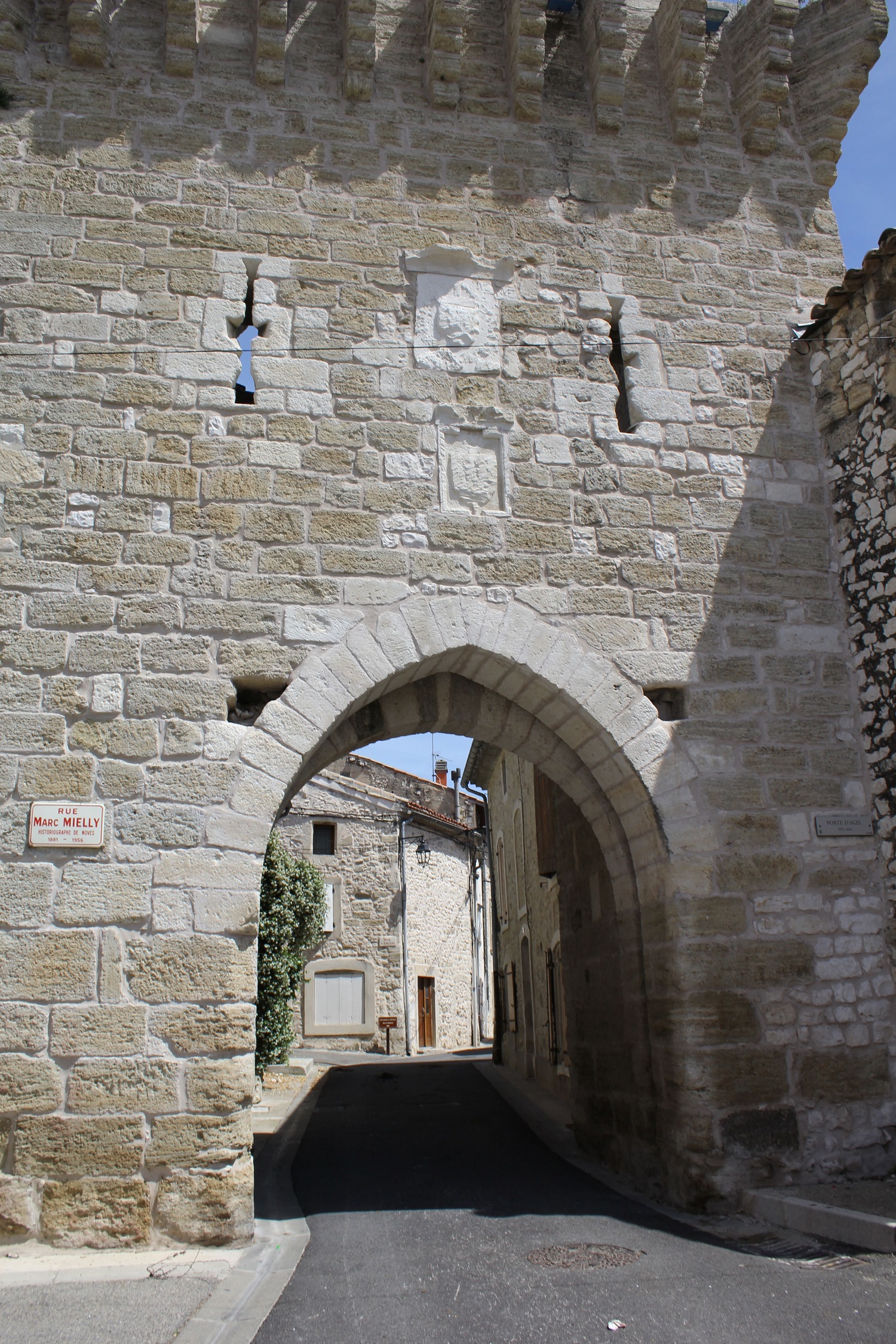 Remparts et portes médiévales  France Provence-Alpes-Côte d'Azur Bouches-du-Rhône Noves 13550