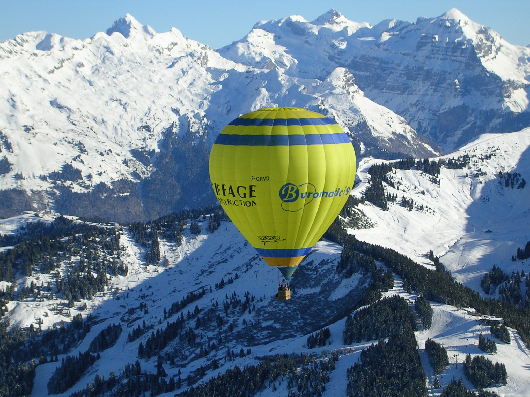 Winterballonvaart met uitzicht op het skigebied