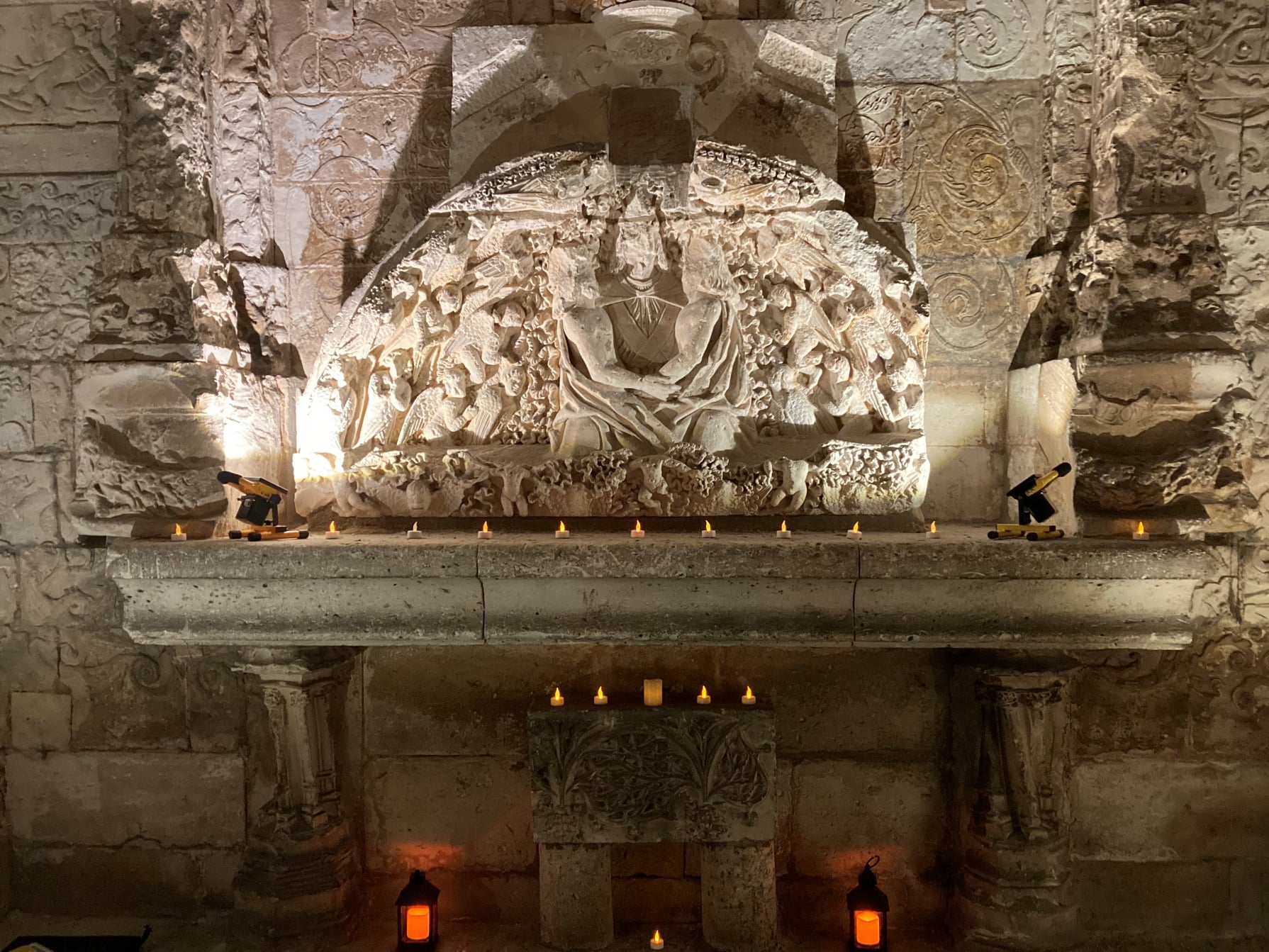 Visitez Angoulême By Night : la chapelle Saint-Gelais, un trésor caché !