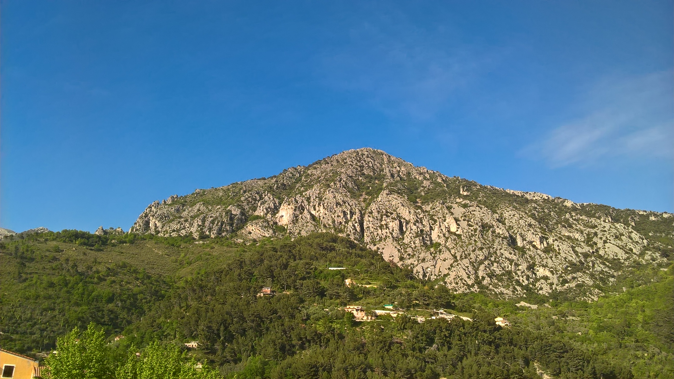 Vue du roc de l'Orméa depuis Castellar