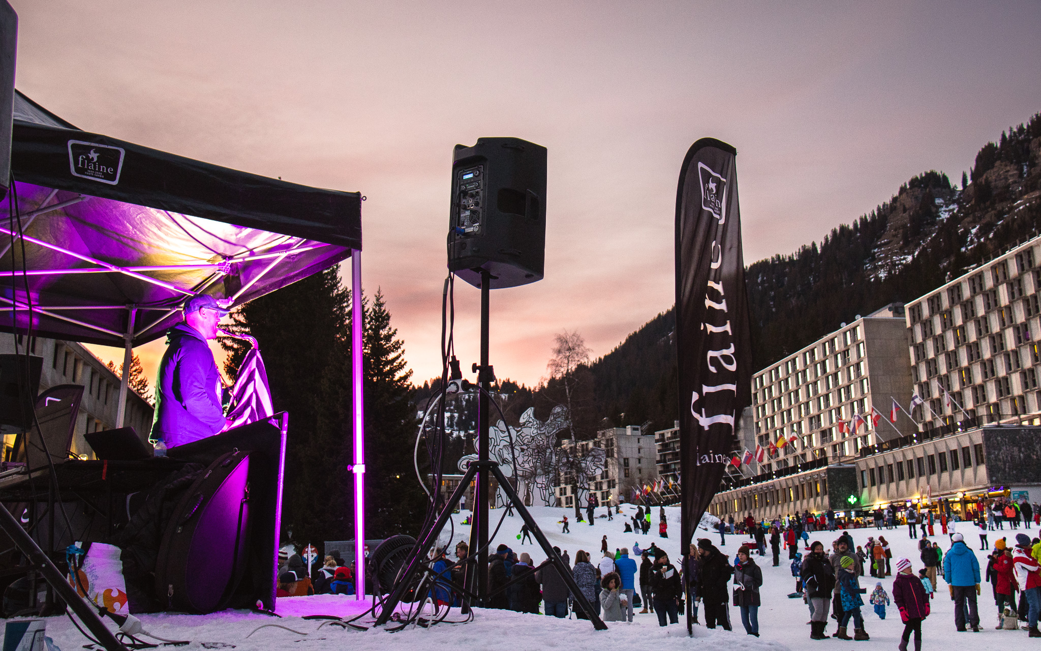 DJ set avec vue sur le Forum de Flaine