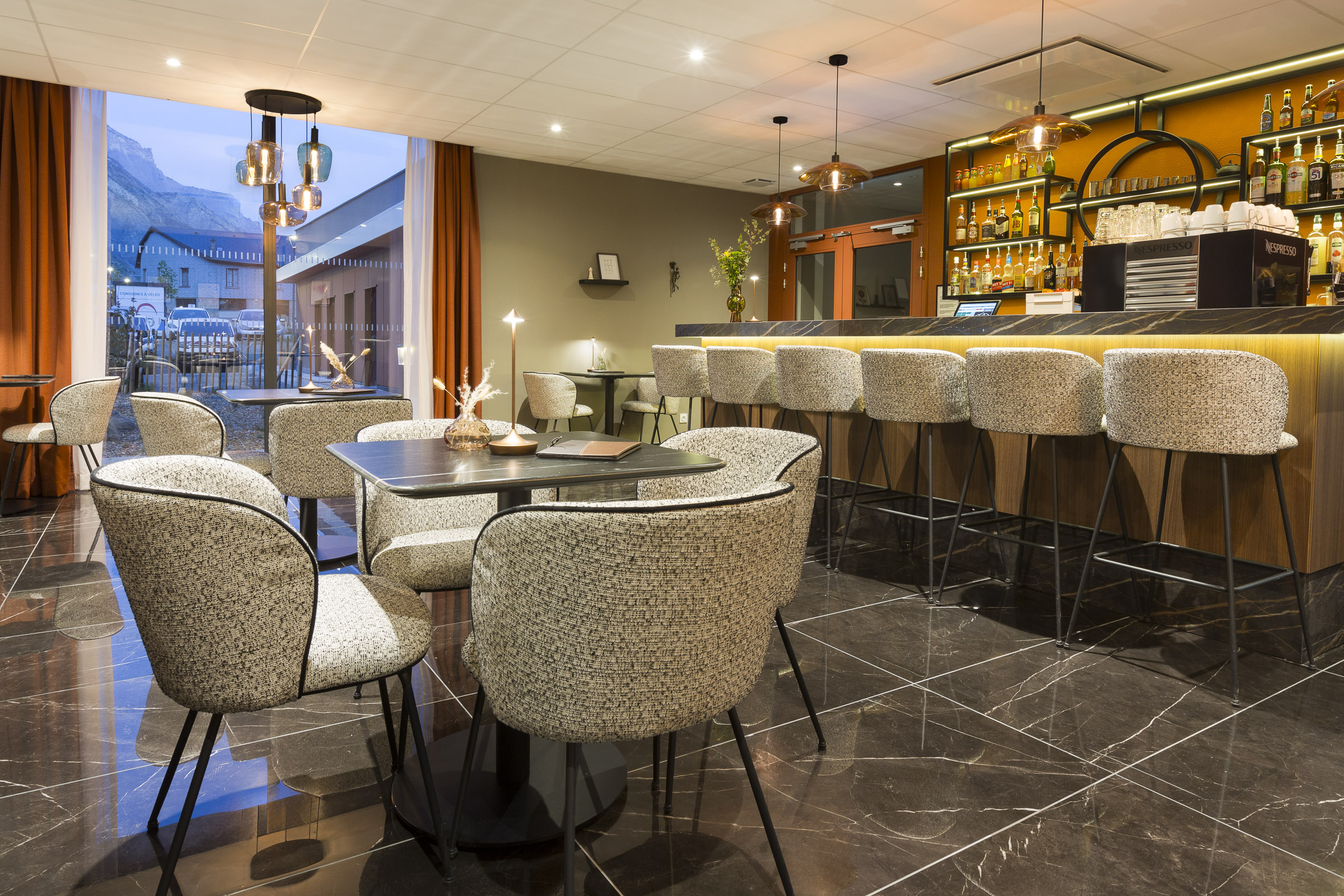 Bar et espace lounge