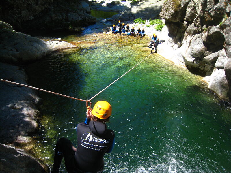 Face Sud Multiactivités : canyoning, canoë-kayak, via cordata et via ferrata, spéléo, escalade, vélo électrique, VTT