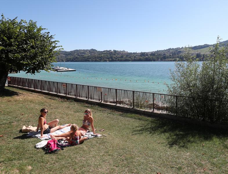 Plage du Pin herboré en plein été