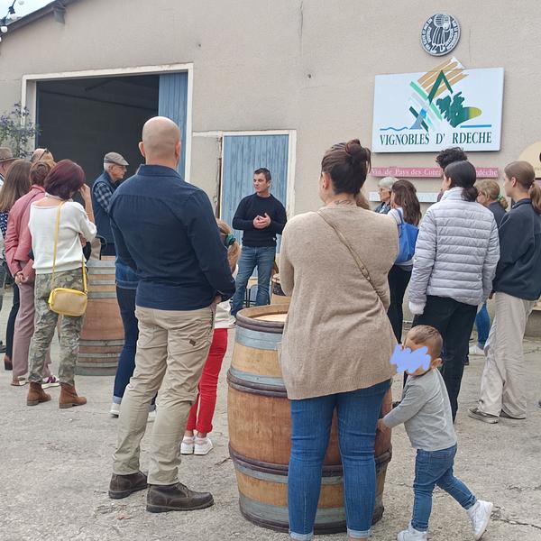 Vignoble en scène : Visite, Concert et Repas au Mas dIntras