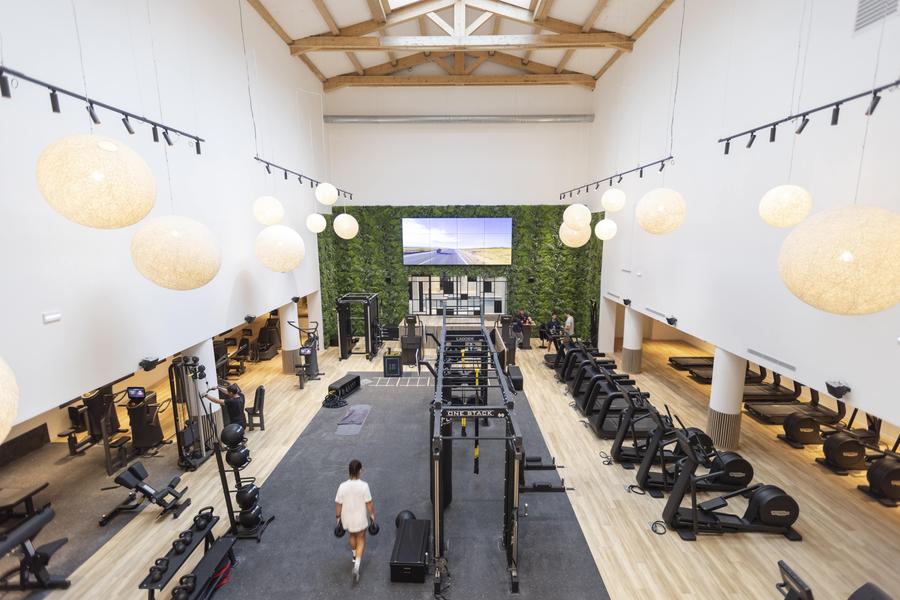 Plateau incluant les machines de cardio et de musculation