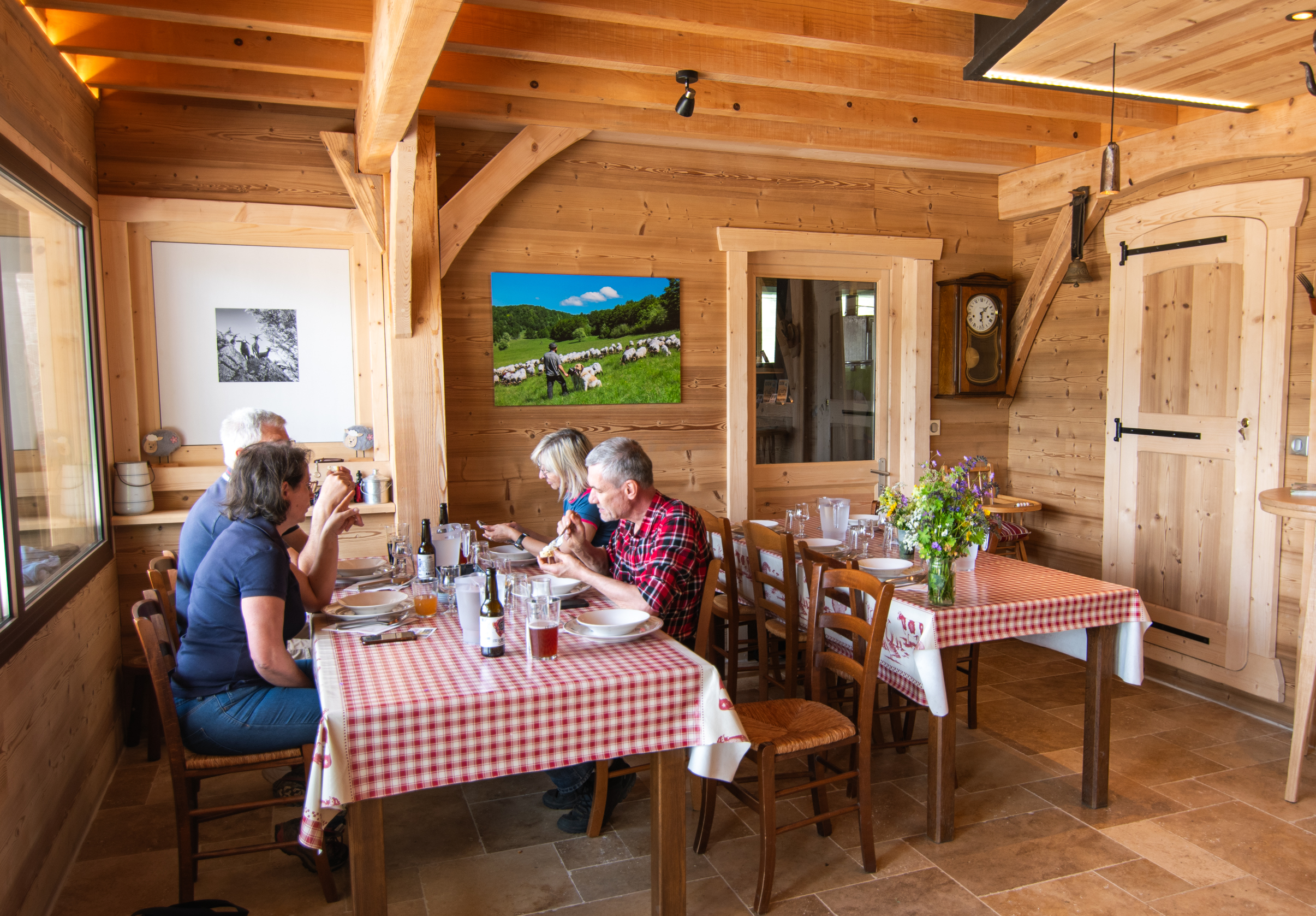 Apéro bergerie chez les bergers Priscilla et Pierre_Haut Valromey