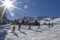 Skieurs sur les pistes de La Norma