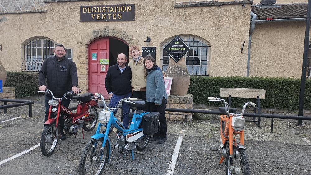 Balade mobylette à Chiroubles domaine SAVOYE
