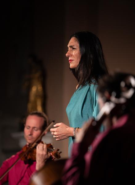Quatuor DEBUSSY et Ariana VAFADARI - © MGD Musicales Guil Durance 2025 - LE CHANT QUI NOUS ÉVEILLE Quatuor DEBUSSY et Ariana VAFADARI mezzo-soprano_Guillestre - © MGD