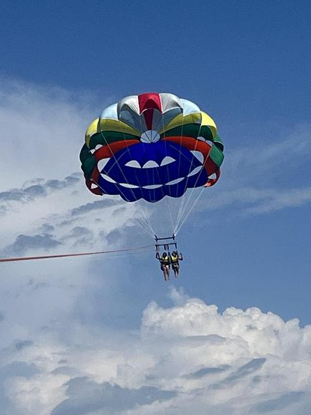 Un parachute ascensionnel