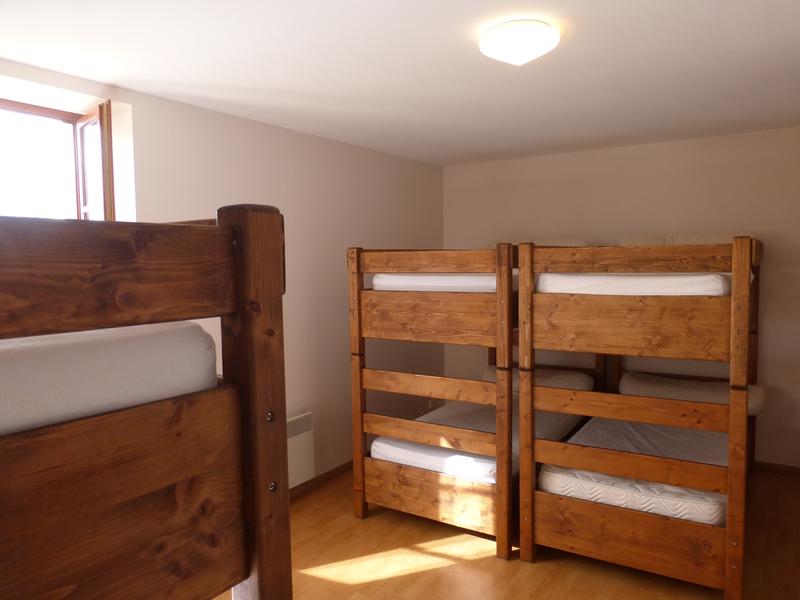 Gîte communal à AFFOUX - en Haut Beaujolais - Rhône : dortoir n°1 pour 4 personnes au 1er étage.