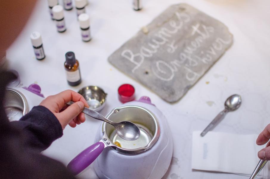 Atelier fabrication d'une crême de la Reine des Neiges et d'un roll on du skieur