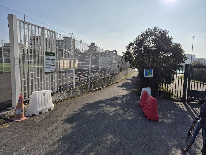 Virage de la piste cyclable entre la piste Diagana et le Stade Guérin 