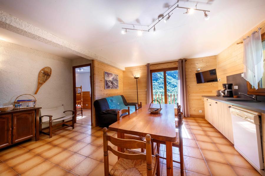 Gîte Les Rosiers-Cuisine/Coin repas-Saint-Étienne-de-Tinée-Gîtes de France des Alpes-Maritimes
