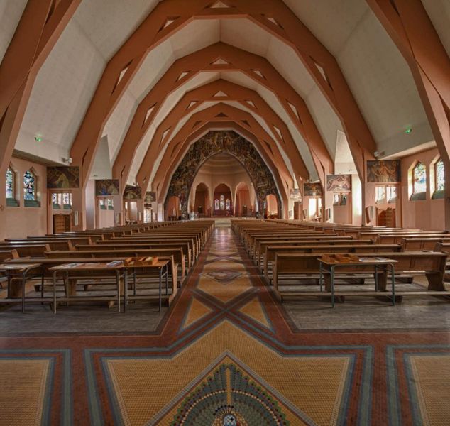 Nef de la basilique Saint-Joseph des Fins