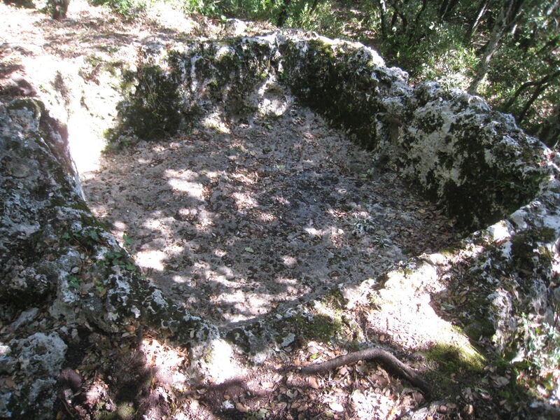 Les cuves lapidaires de La Garde Adhémar